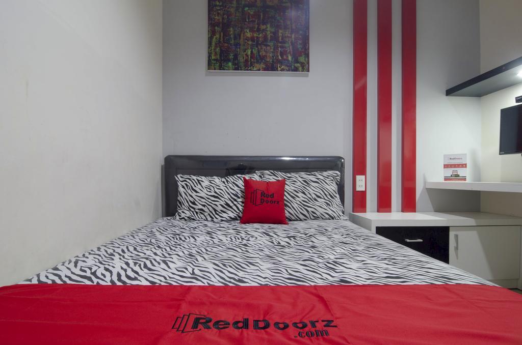 מלון סמאראנג Reddoorz Near Lawang Sewu מראה חיצוני תמונה
